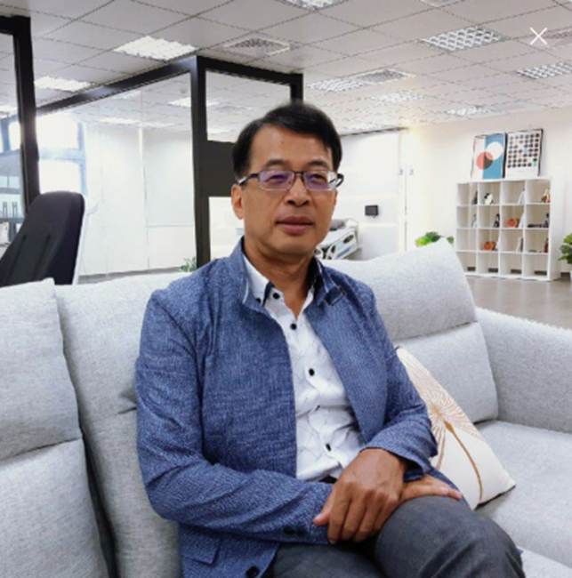 何信瑩特聘教授